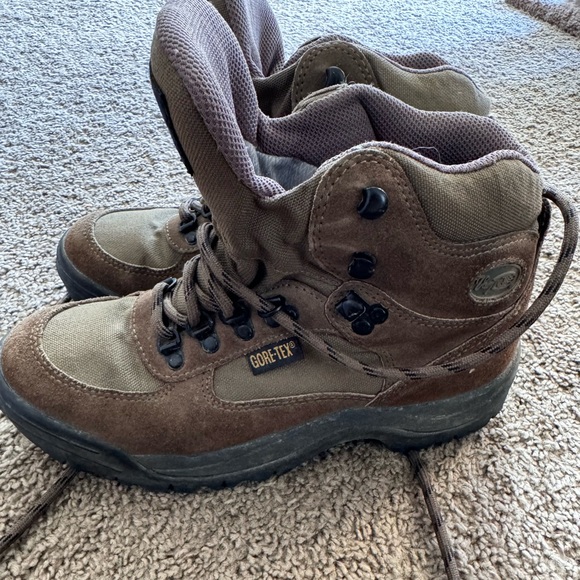 Vintage Brown Vasque Gore-Tex Hiking Boots - Picture 1 of 8